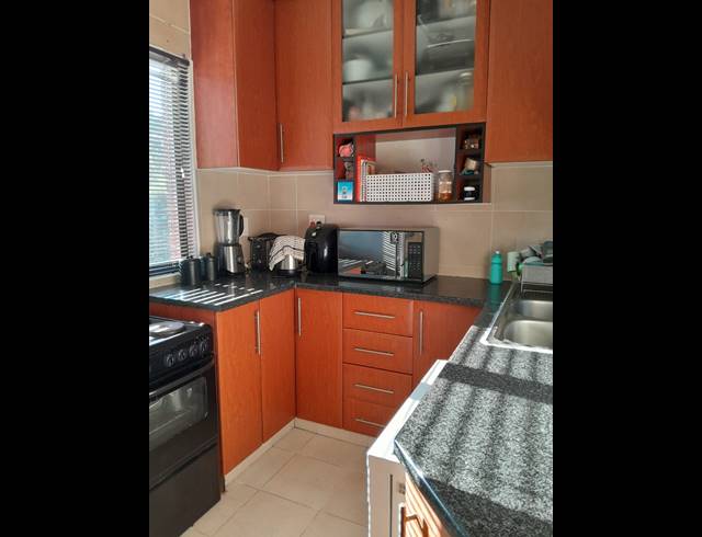 1 BEDROOM APARTMENT FOR SALE IN ESSENWOOD